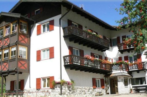 Garni Tyrolia Hotel Campitello di Fassa Exterior photo