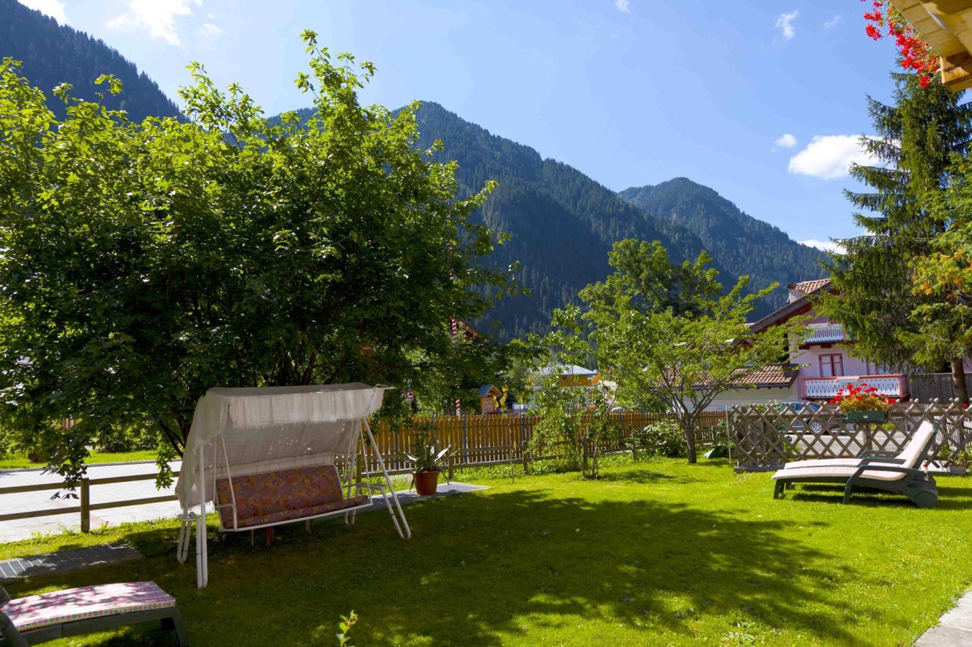 Garni Tyrolia Hotel Campitello di Fassa Exterior photo