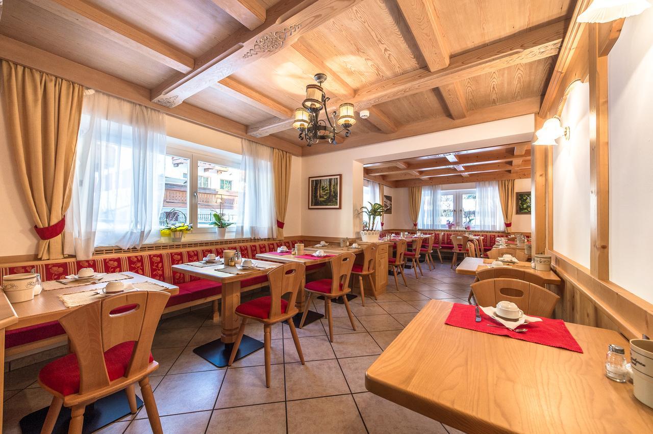 Garni Tyrolia Hotel Campitello di Fassa Exterior photo